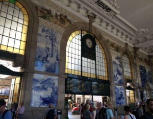 Descubra a Beleza da Estação São Bento no Porto